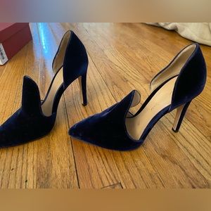 Gianvito Rossi Moret Velvet Pumps - size 6